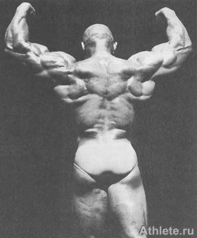 Серджио Олива - пример впечатляющего развития верхней части спины.