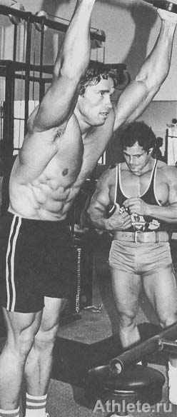 Эта фотография была сделана за неделю до конкурса Мистер Олимпия 1980 года; вы можете видеть, какими четкими и рельефными были мышцы моего брюшного пресса.
