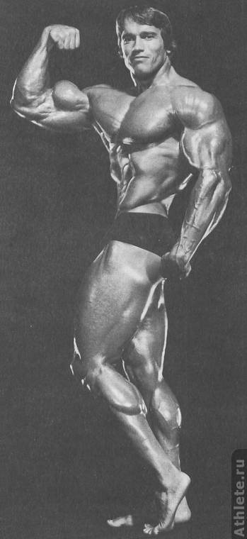 Черный фон, как на этой фотографии Джимми Карузо, смотрится гораздо эффектнее: он заставляет мускулатуру выглядеть более плотной и рельефной.